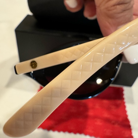 Authentic CHANEL sunglasses with case and box - Picture 7 of 8